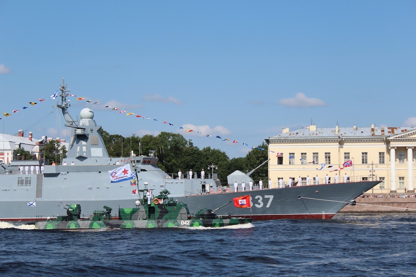 День ВМФ в Санкт-Петербурге на автобусе из Москвы