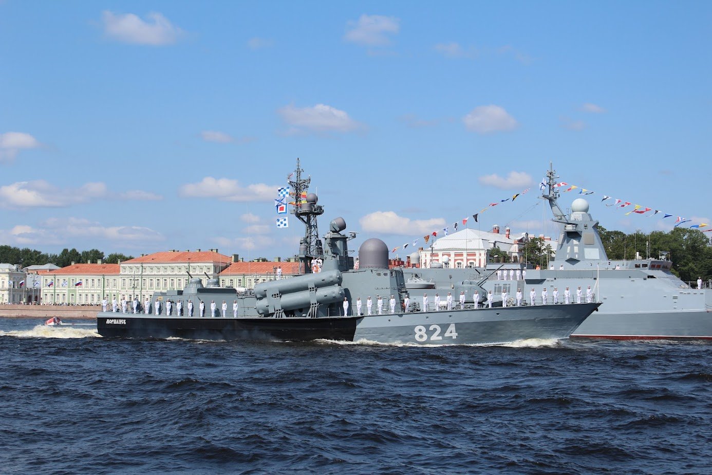 День ВМФ в Санкт-Петербурге на автобусе из Москвы