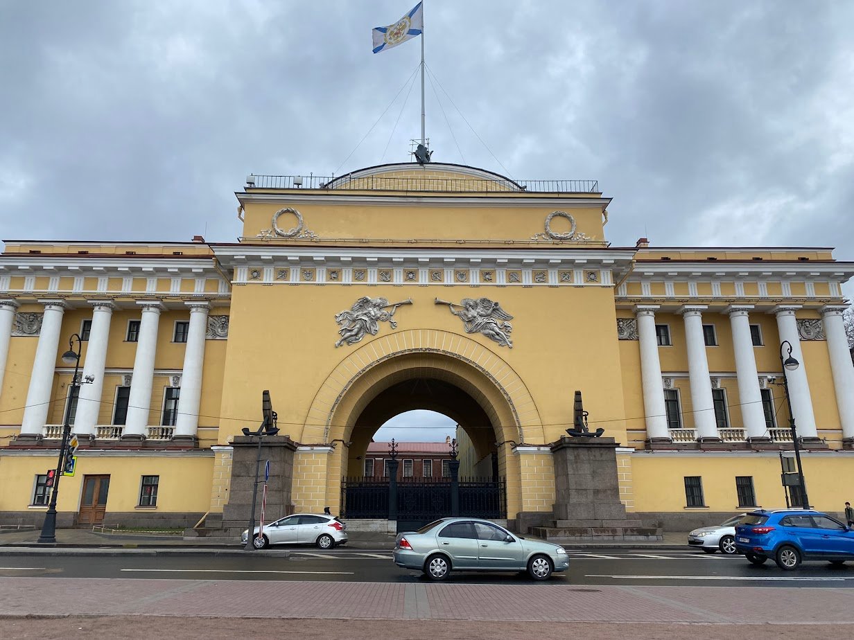 Магия белых ночей в Петербурге на автобусе из Москвы