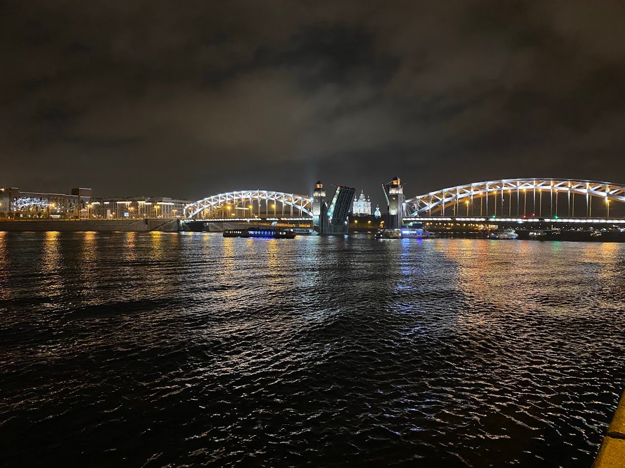 Автобусная экскурсия по ночному Петербургу