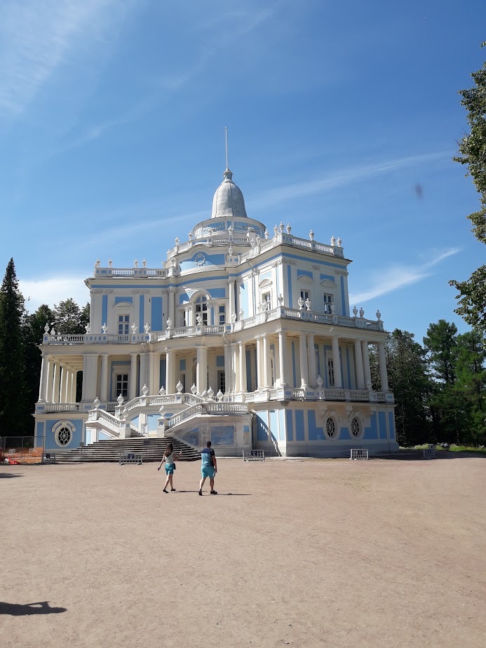 Экскурсия в Ораниенбаум и Петергоф