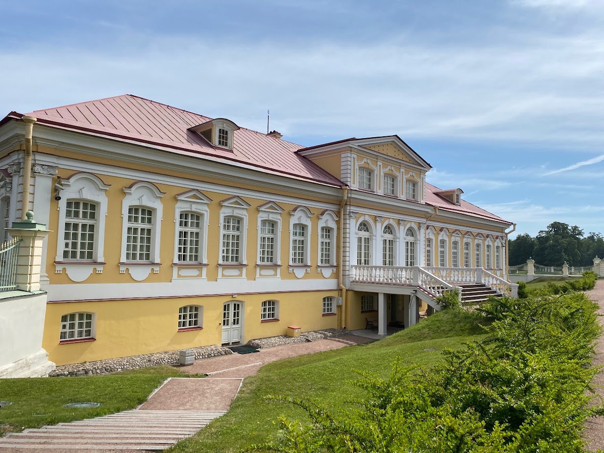 Экскурсия в Ораниенбаум и Петергоф