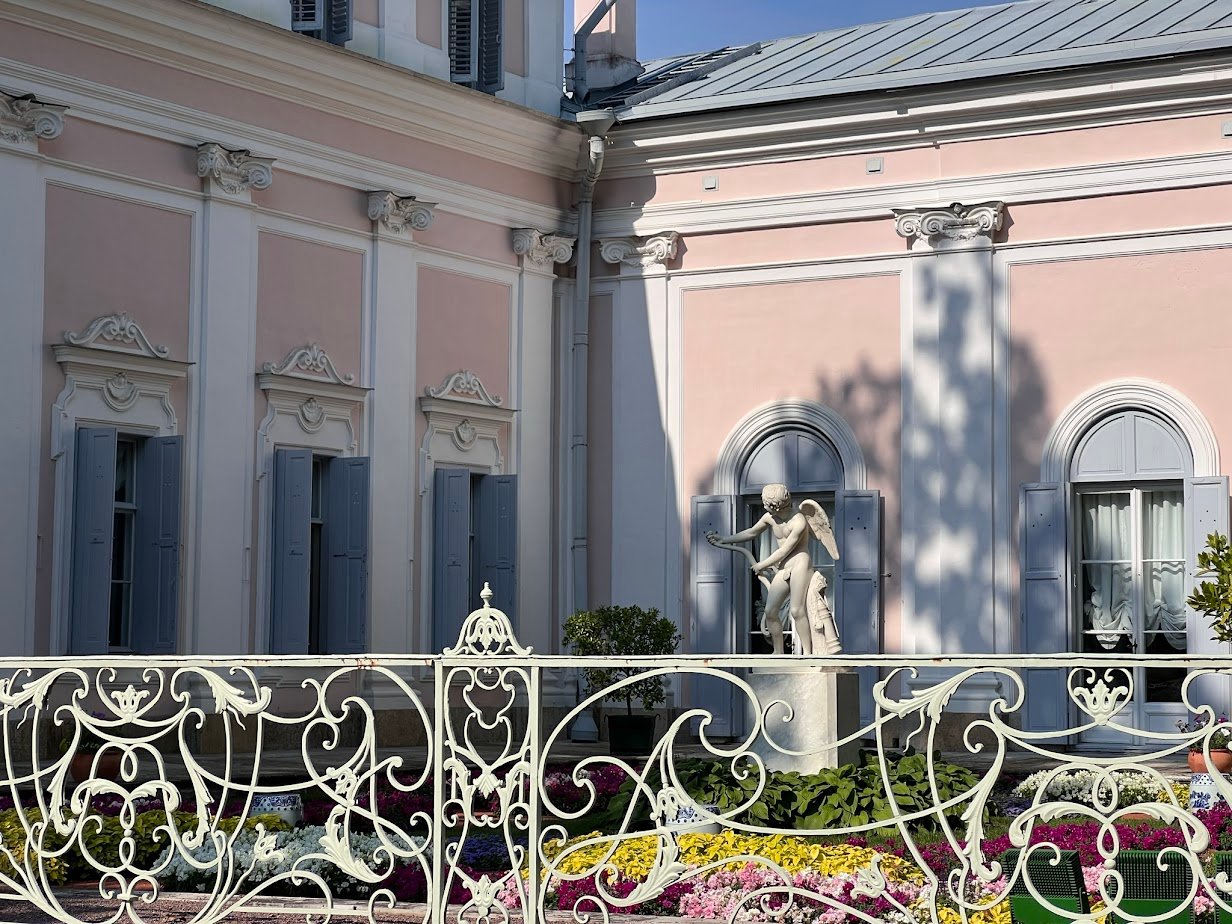 Экскурсия в Ораниенбаум и Петергоф