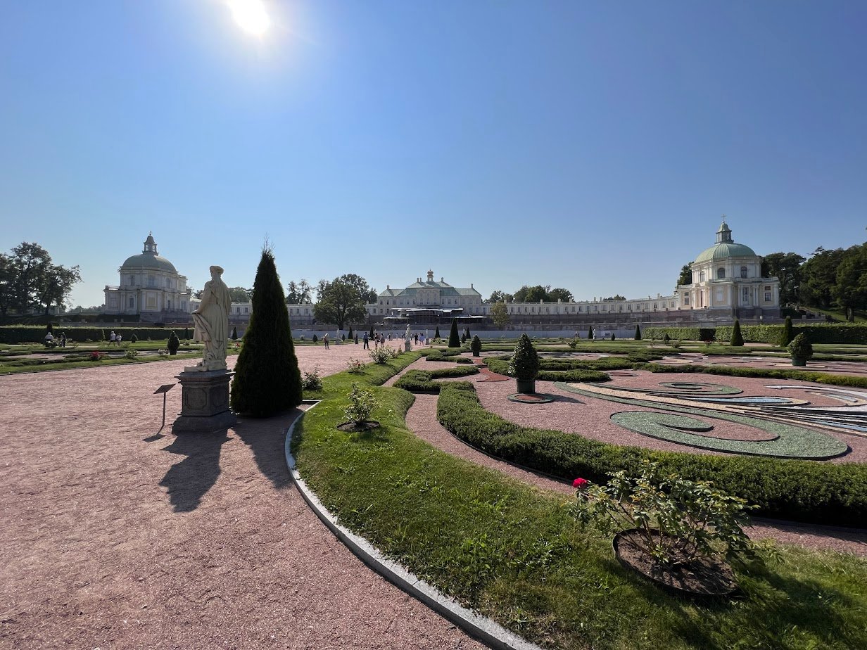 Экскурсия в Ораниенбаум и Петергоф