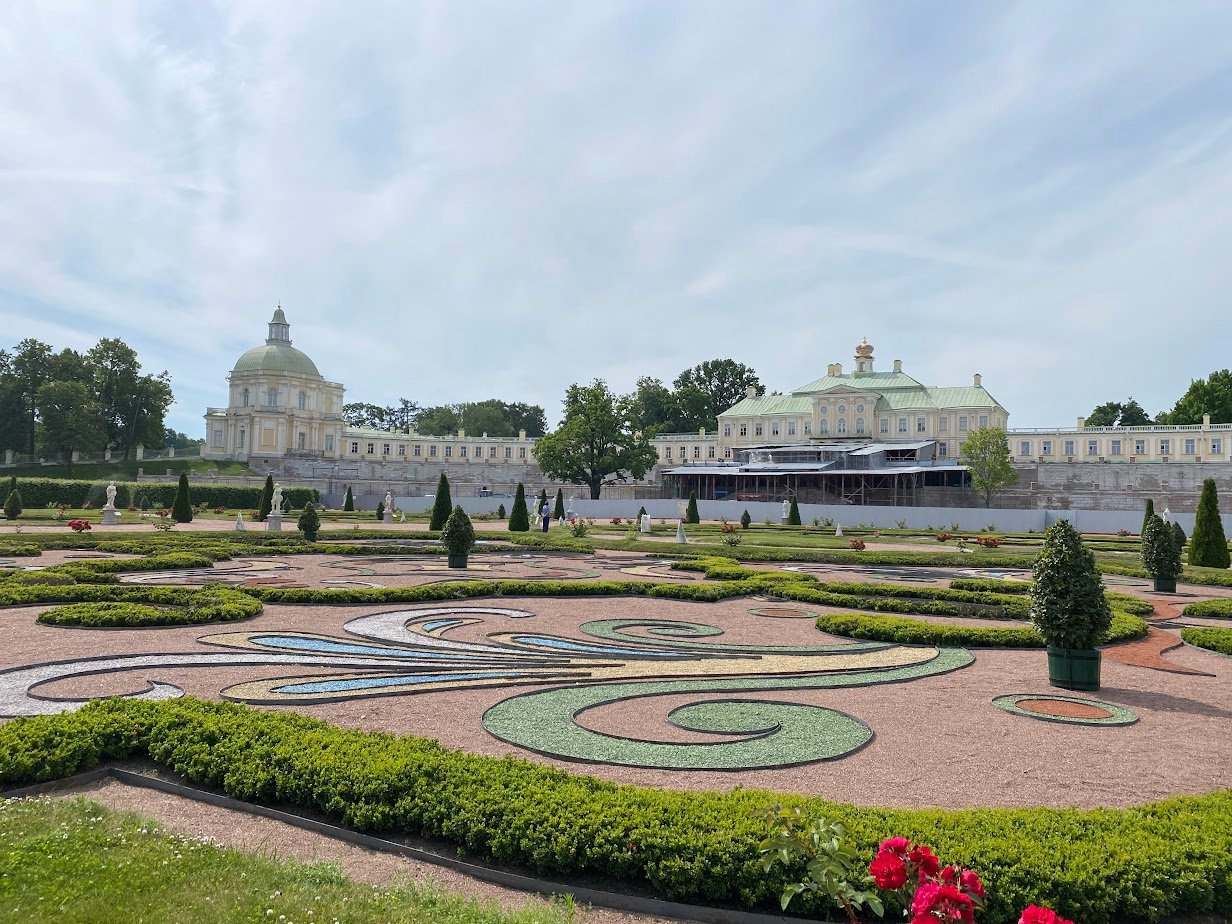 Экскурсия в Ораниенбаум и Петергоф